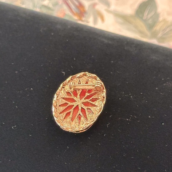 Vintage Cameo Brooch/Pin Unsigned Intricate Ornate Frame MCM 1950's - Picture 8 of 12